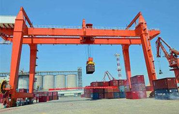 Rail-Mounted Gantry Cranes Container Crane for Port Use.jpg